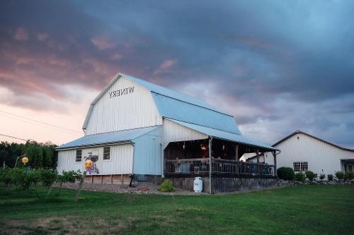 Izzo’s White Barn Winery Image